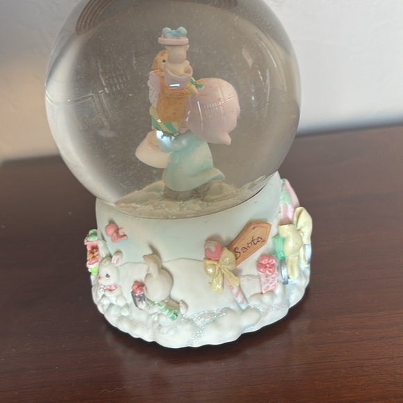 Precious Moments Jingle Bells musical snow globe - Picture 6 of 12